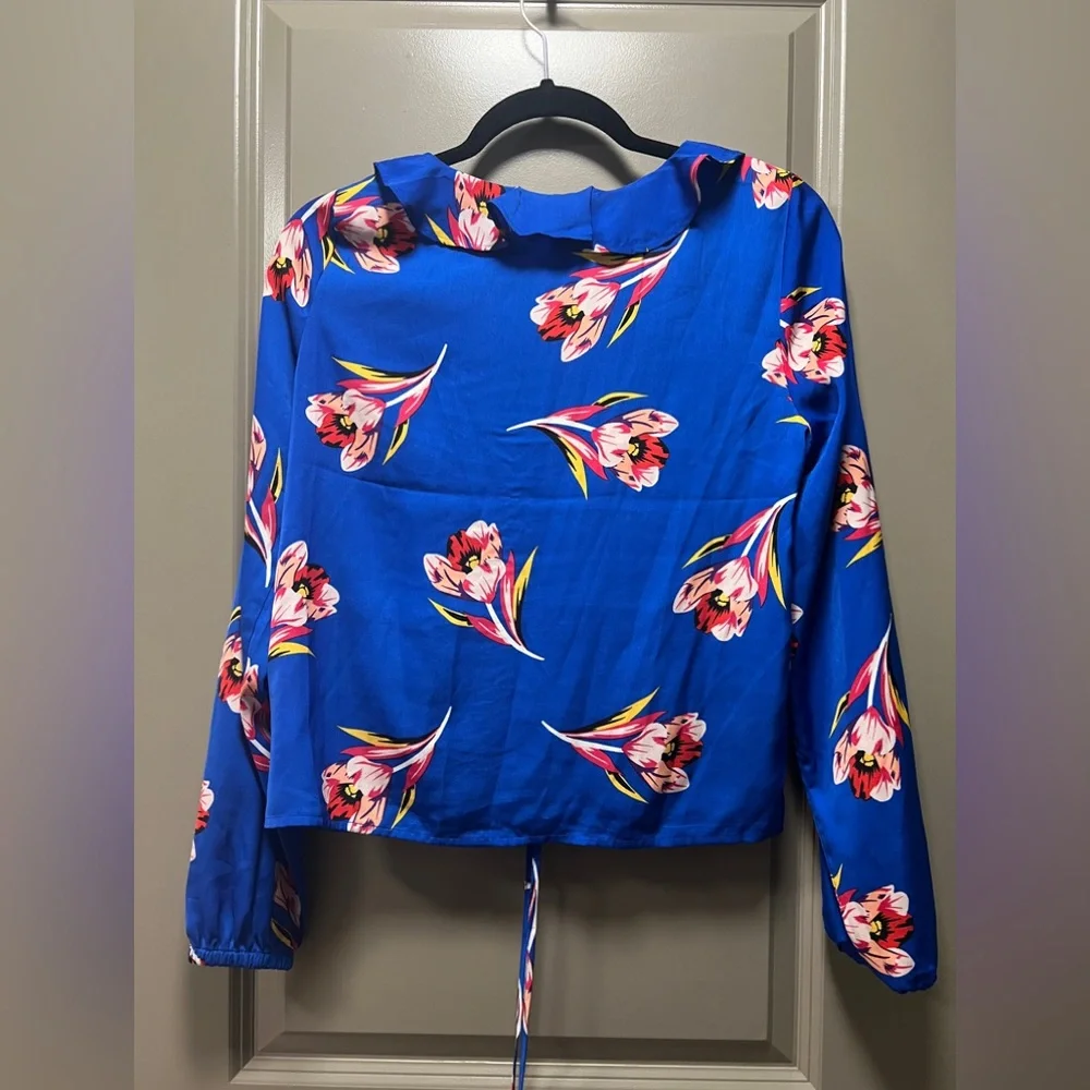 Express Satin Floral Ruched Front Ruffle Neck Top Blue Size Small
